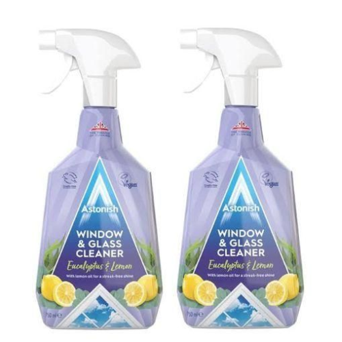 Convenient pack of glass cleaning wipes for quick, anti-smudge surface cleaning