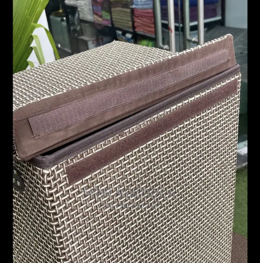 laundry basket with lid