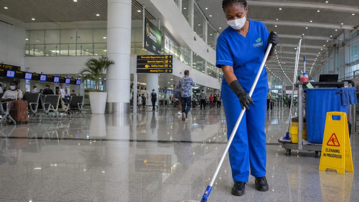 Airport hygiene maintenance during passenger peak hours